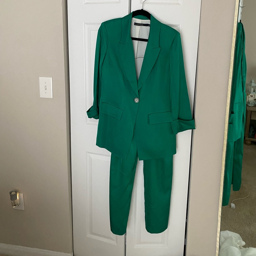 Women’s silky feel Jade pant suit. NWT Original $245